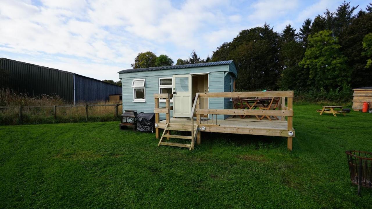 Showman's Hut Westcote *