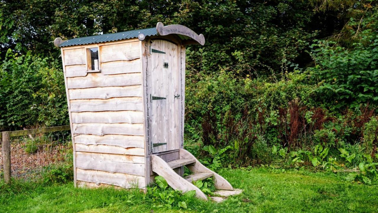 Showman's Hut Westcote Holiday home *