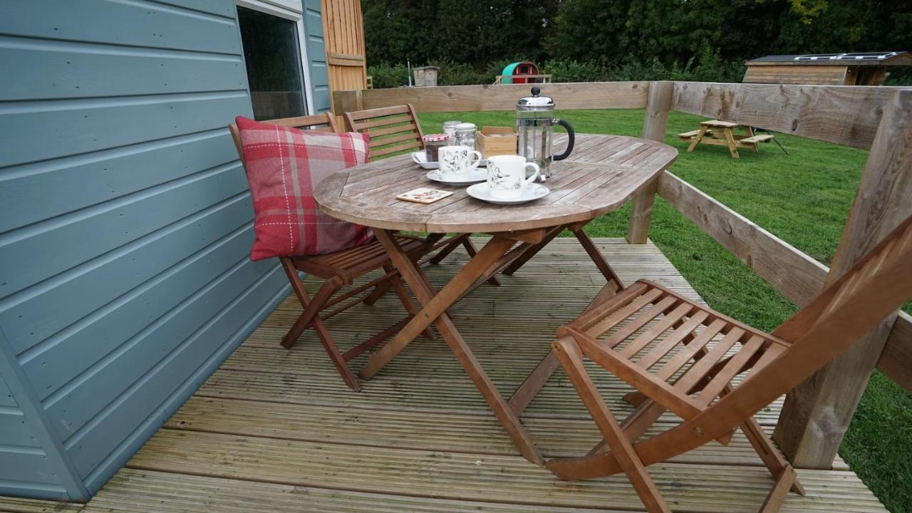 Showman's Hut Westcote *