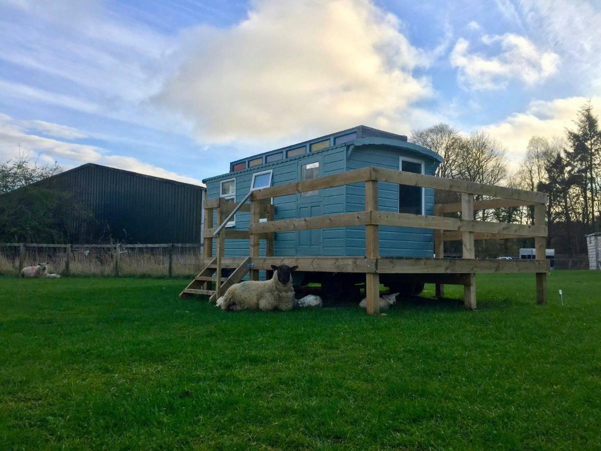 Showman's Hut Westcote Holiday home