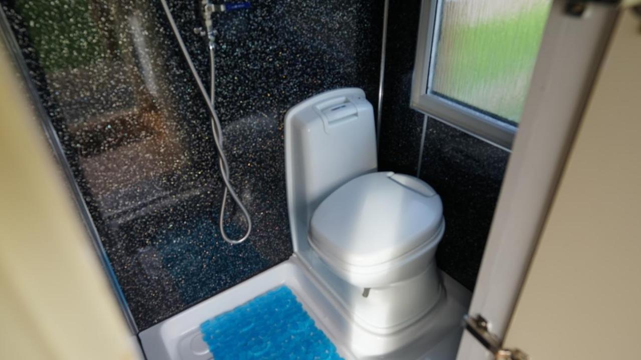 Holiday home Showman's Hut Westcote *